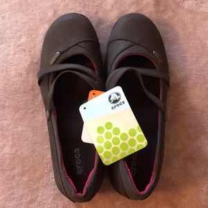 Brand new women’s Crocs leather wedge Mary Janes